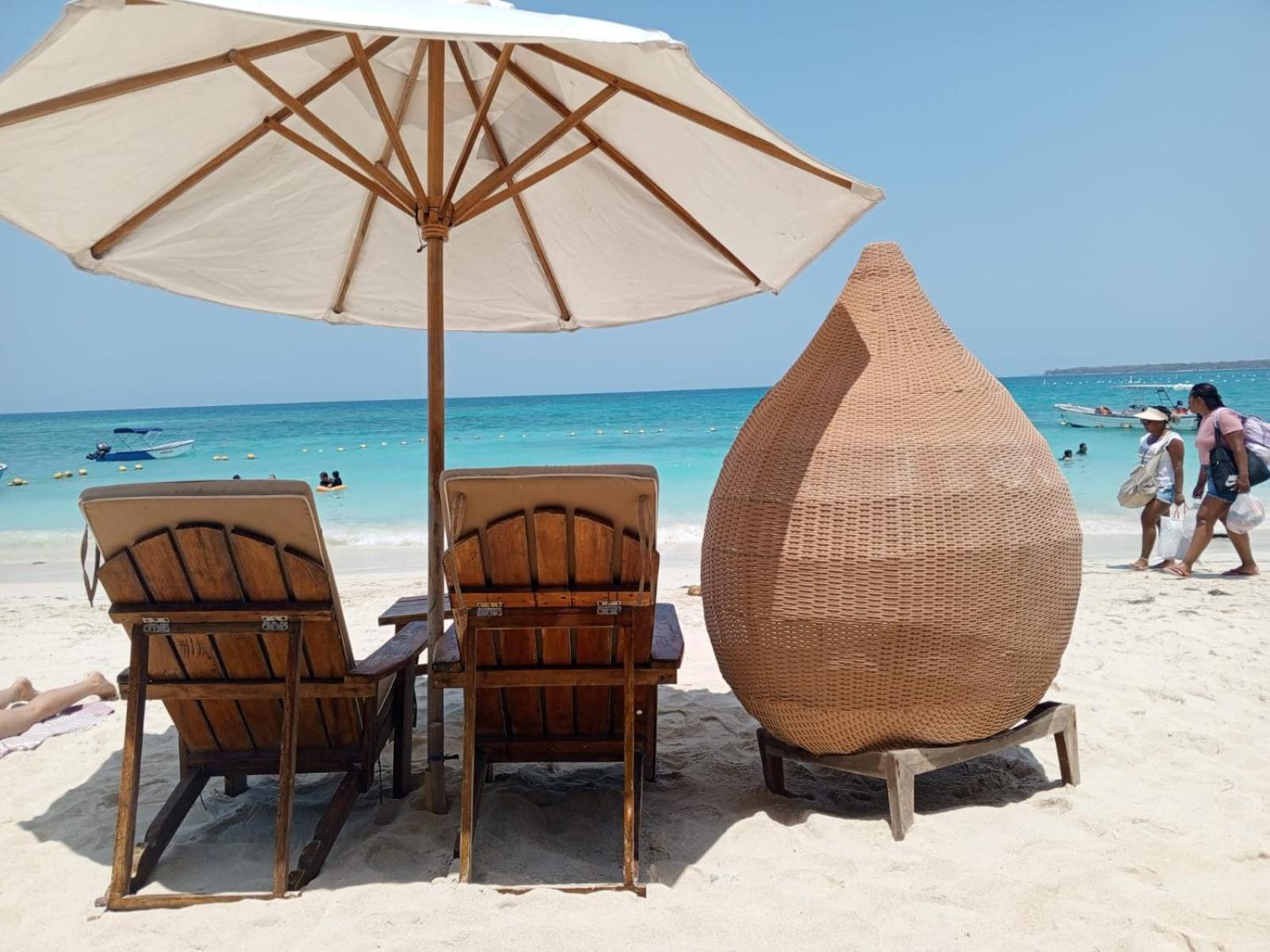 Hotel Calamari Baru بلايا بلانكا المظهر الخارجي الصورة