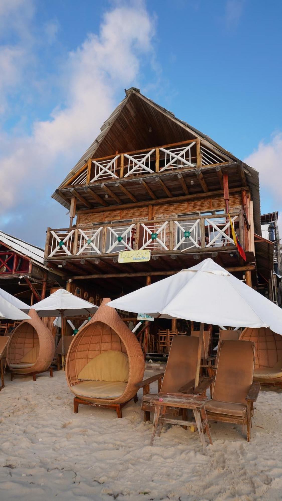 Hotel Calamari Baru بلايا بلانكا المظهر الخارجي الصورة